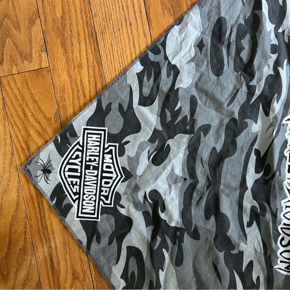 Harley Davidson Bandanna with very cool spider 🕷️ detail & graphics - Picture 9 of 16